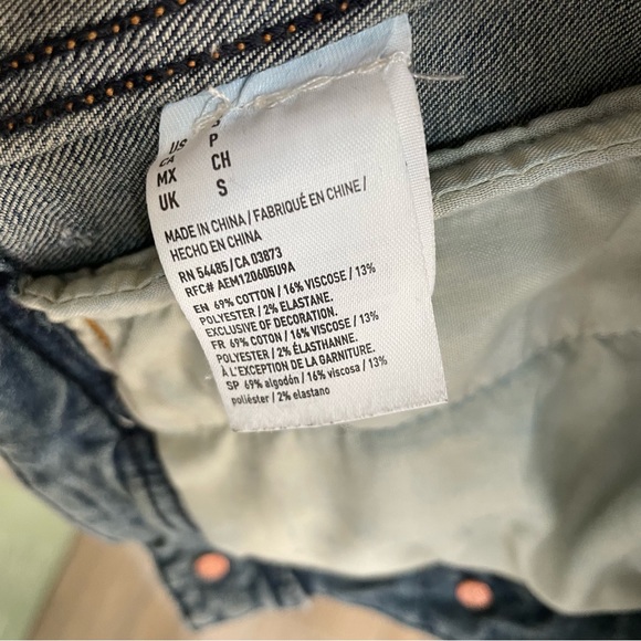 AE Jean Jacket, Cropped and Distressed - Picture 9 of 9